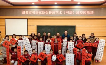 何晓巍参加书法进校园活动走进北新实验小学缩略图